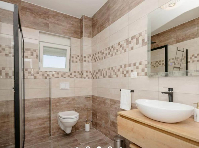Bathroom 3, Villa Rest For The Soul, Podbablje