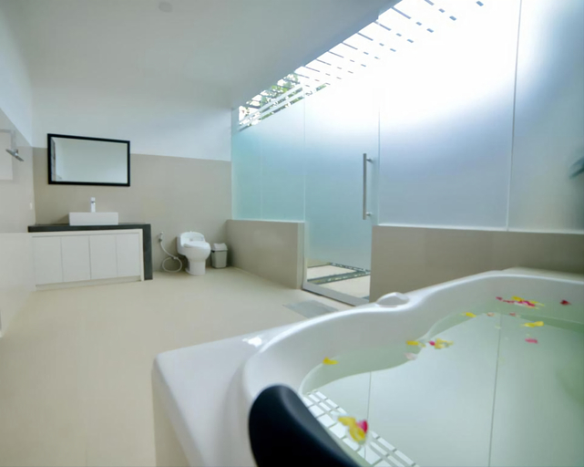 Bathroom 4, Zifana Private Villa, Lombok