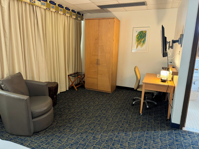 Others 5, Ficus Hotel