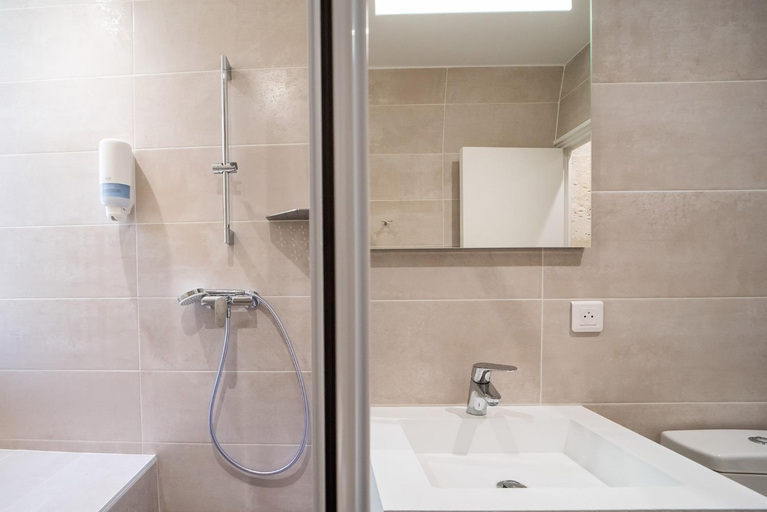 Bathroom 3, Les Chambres de l'Abbaye, Charente-Maritime