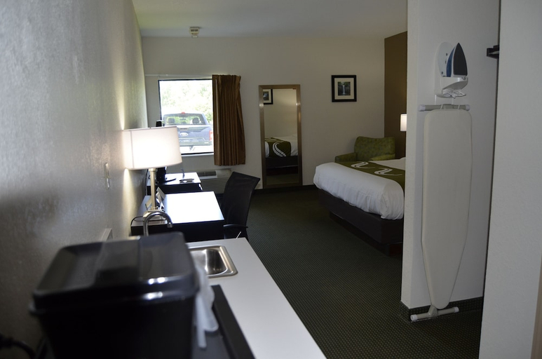 Bedroom 2, Quality Inn Monteagle, TN, Grundy