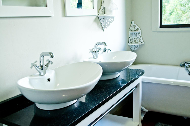 Bathroom 3, Magoebaskloof Getaway, Mopani