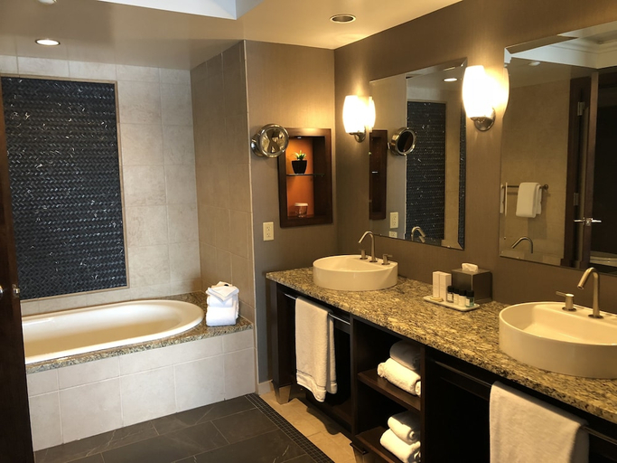 Bathroom 3, MOUNT AIRY CASINO AND RESORT, Monroe