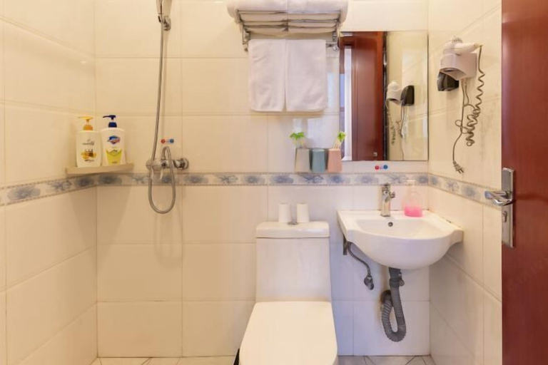 Bathroom 5, Oriental Hotel, Beijing