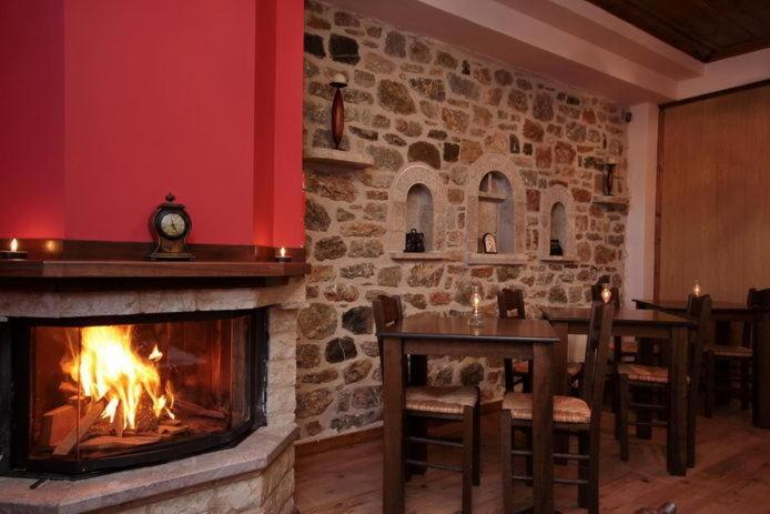 Food & Drinks 4, Thea Valtessinikou, Peloponnese