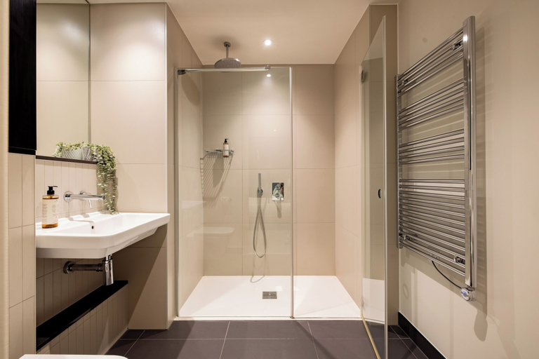 Bathroom 4, Croydon by Charles Hope, London