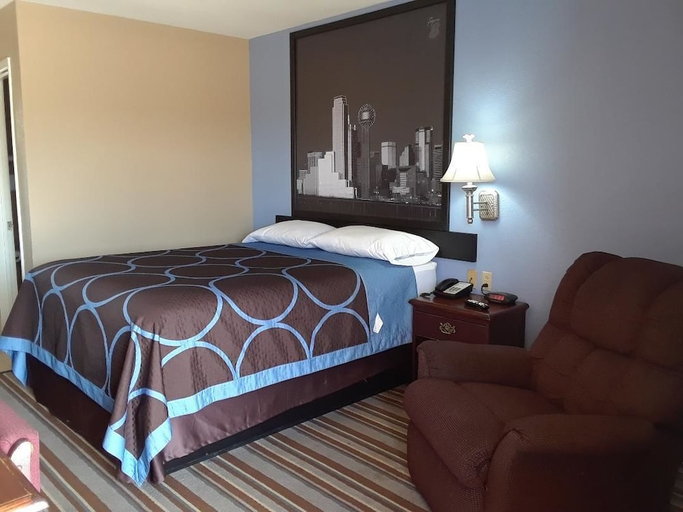 Bedroom 2, Super 8 By Wyndham Mt. Pleasant Tx, Titus