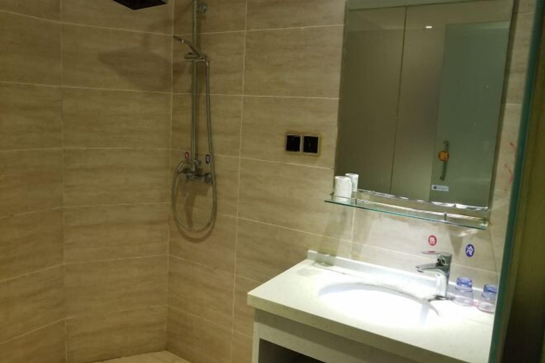 Bathroom 2, Jinbo Hotel, Qiannan Buyei and Miao