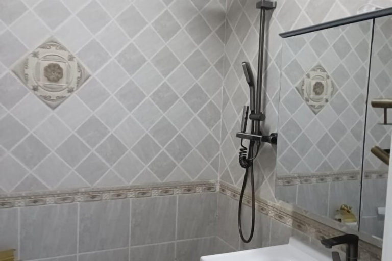 Bathroom, Erguna Yinuoyi Hotel, Hulunbuir