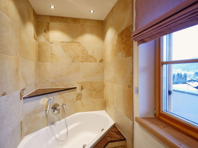 Bathroom 3, Chestnut in Chalet Bergerhoh, Miesbach
