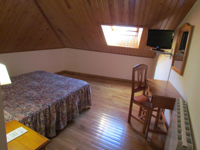 Bedroom 2, Hotel Las Nieves, Huesca