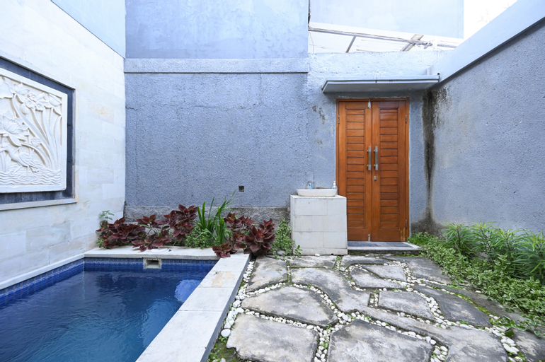 Swimming Pool 23