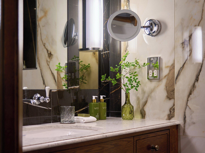 Bathroom 5, The Killarney Park