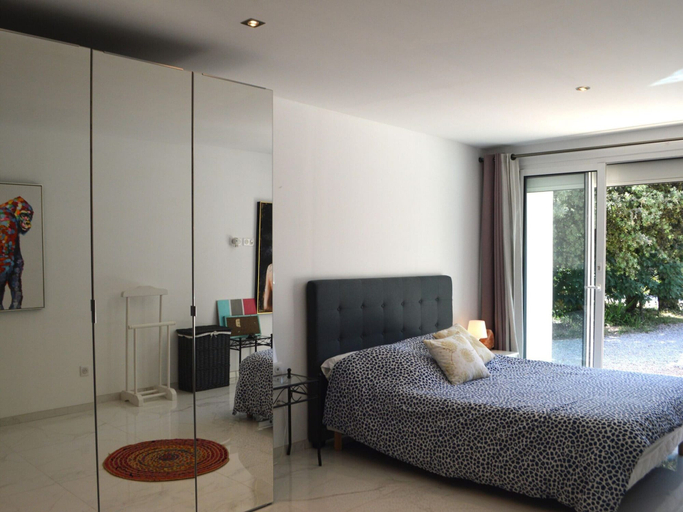 Room 5, Modern Holiday Home With Private Pool and Garden, Var