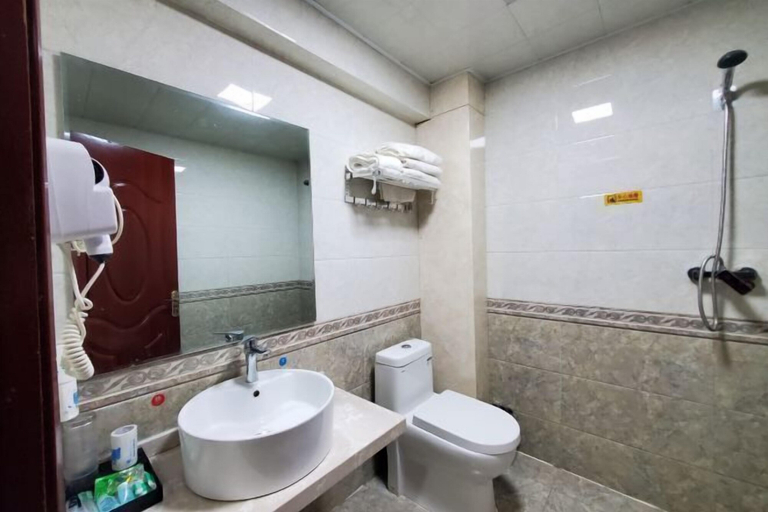 Bathroom, Yinhe Hotel, Altay