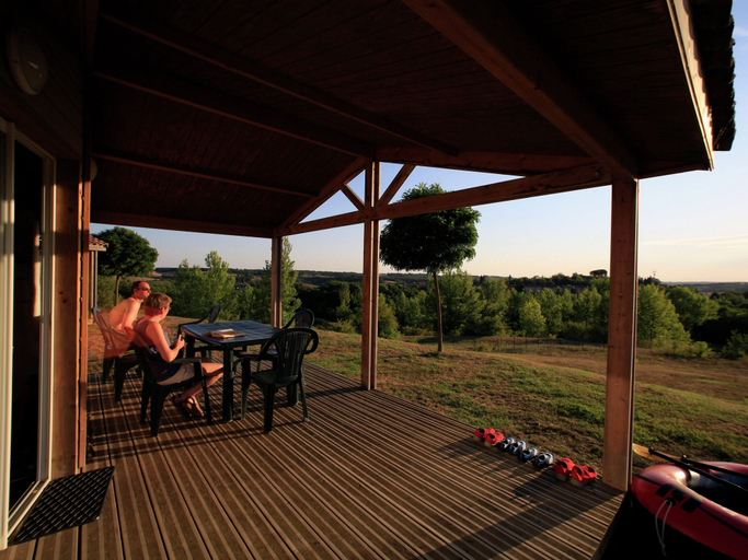 Others 4, Attractive Chalet on a Hill in Monclar-de-quercy, Tarn-et-Garonne