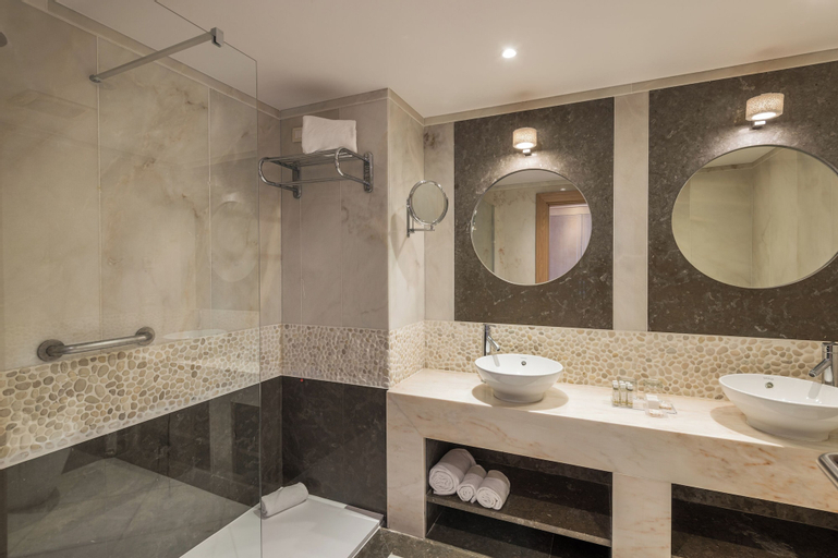 Bathroom 4