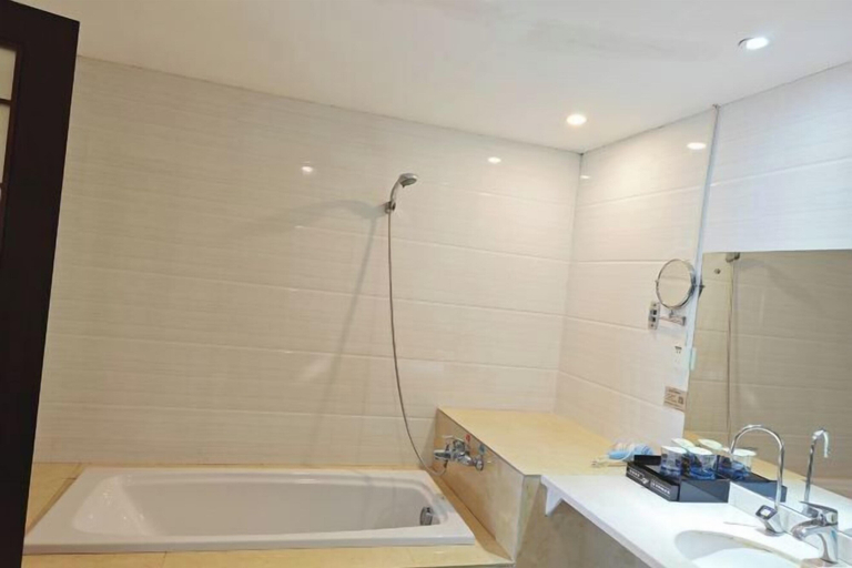 Bathroom 4, Yuxia International Hotel, Ji'an