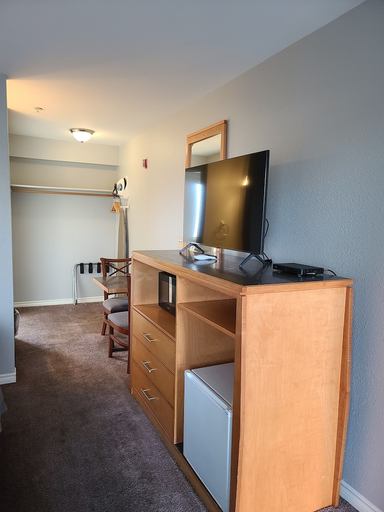 Others 5, Tulip Inn, Skagit
