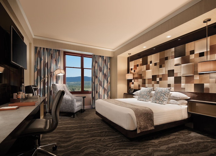 Bedroom 2, MOUNT AIRY CASINO AND RESORT, Monroe