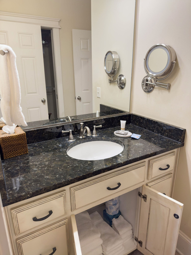 Bathroom 3, The Sea Gate, Glynn