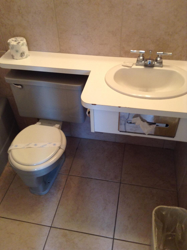 Bathroom 4, Plaza Inn Great Falls, Cascade