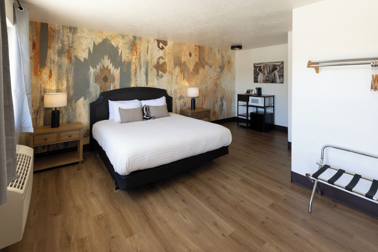 Bedroom 3, The Golden Spurs, Garfield