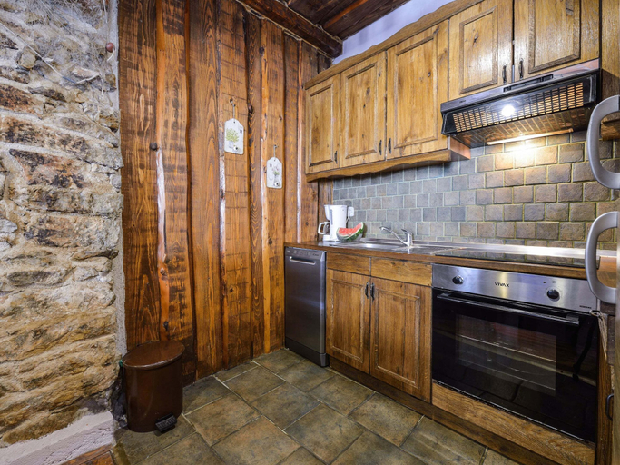 Others 5, Pet-friendly Holiday Home in Sukošan with Hot Tub, Sukošan