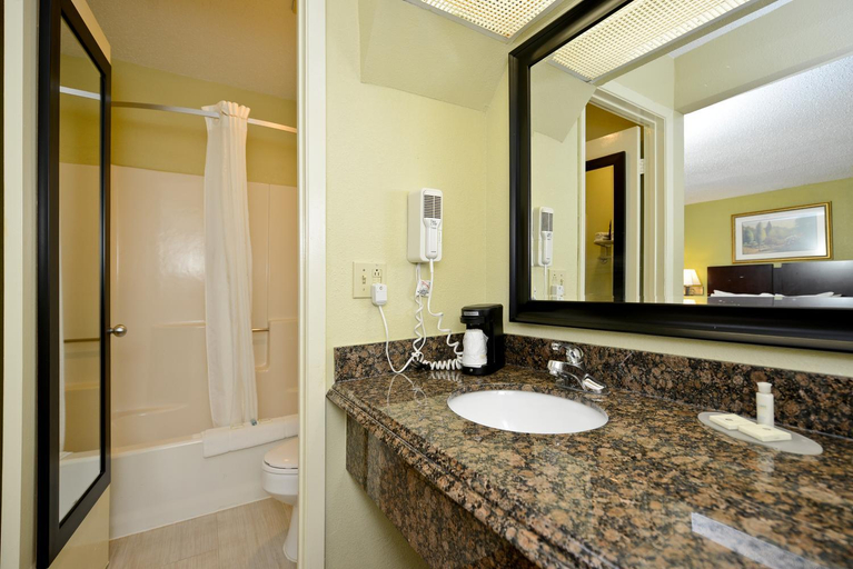 Bathroom 4, Super 8 by Wyndham Corpus Christi Northwest, Nueces