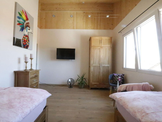 Bedroom 5, Welcoming Apartment Near Lake, Main-Tauber-Kreis