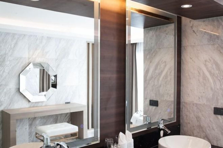 Bathroom 9