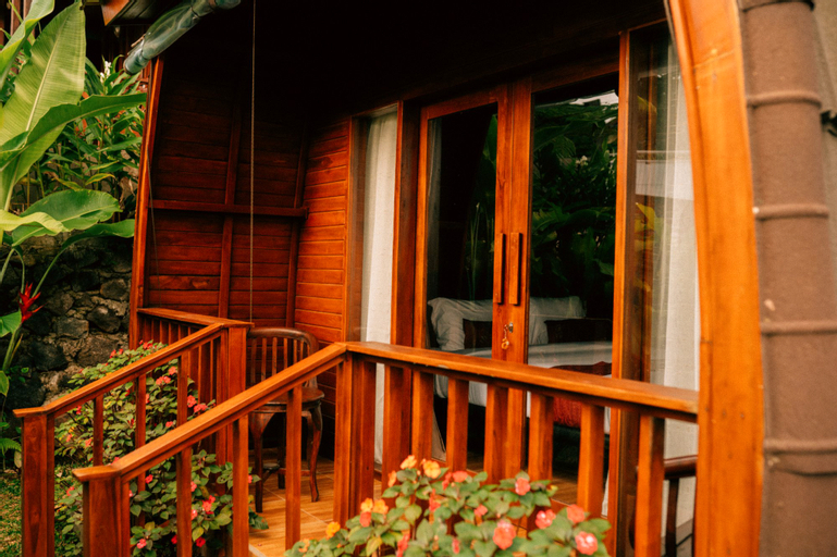 Exterior 3