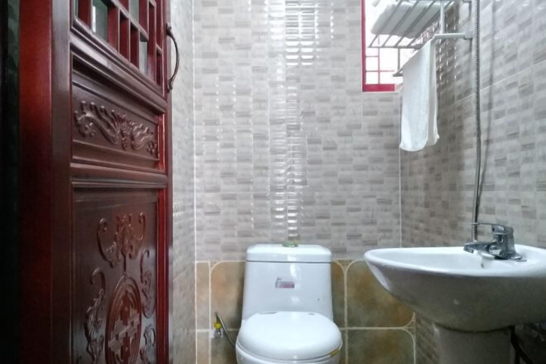 Bathroom 3, Shuiyue Huanghun Inn, Suzhou