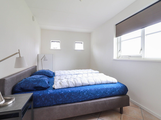 Room 5, Waterfront villa with sauna in Friesland, Wûnseradiel