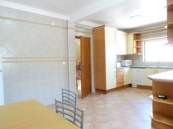 Private kitchen 5, Modern Villa With Private Swimming Pool Close to Albufeira Old Village, Albufeira