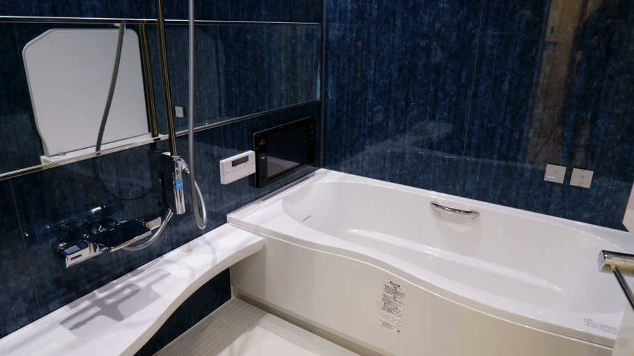 Bathroom 4, Hale Kotsubo, Zushi