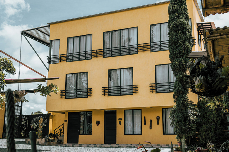 Exterior & Views