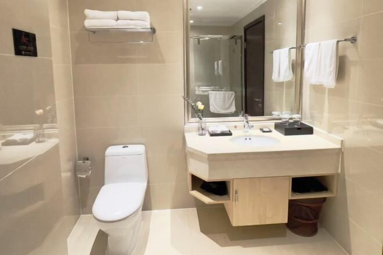 Bathroom 4, Jiuzhou Tongqu Hotel, Wuhan