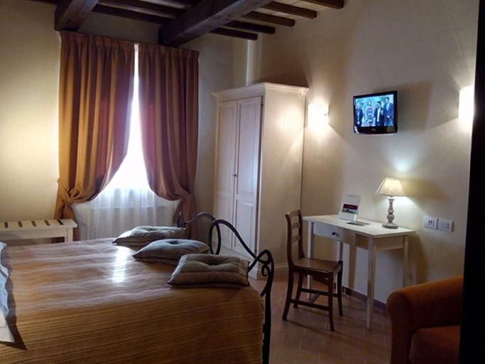 Room 4, Apartment in Umbria With Infinity Pool Views, Perugia
