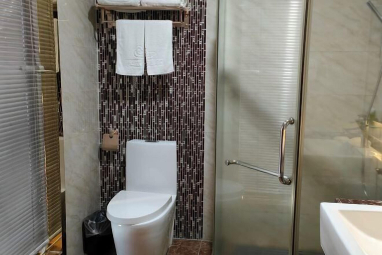 Bathroom 4, Chayun Hotel, Meizhou