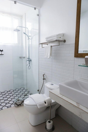 Bathroom 4, The Mansion Boutique Hotel, Mabalacat