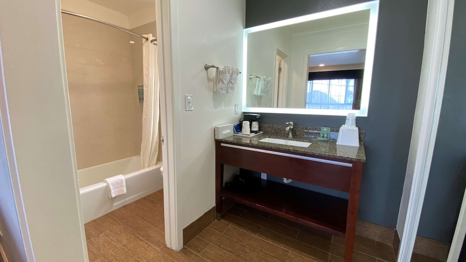 Bathroom 4, Best Western Park Crest Inn, Monterey