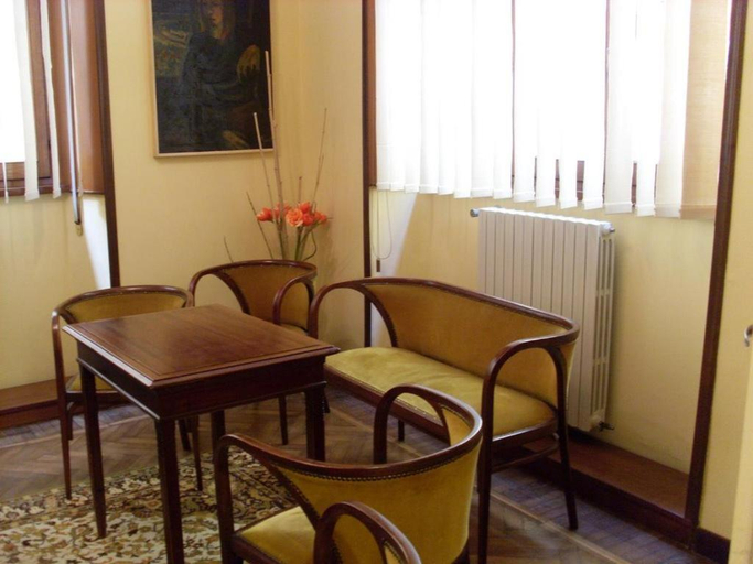 Public Area, Albergo Corona, Parma
