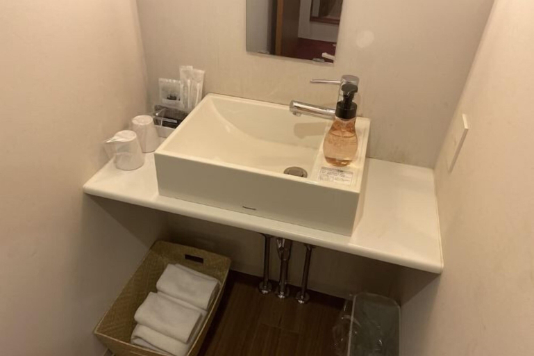 Bathroom 27