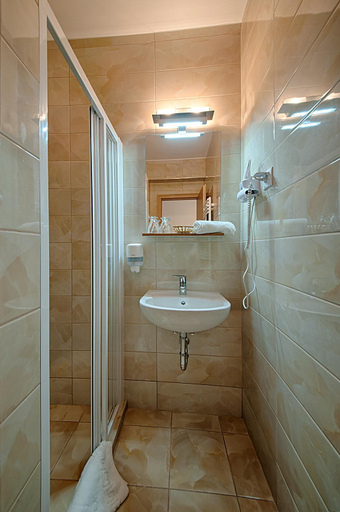 Bathroom 3, Ket Korona Konferencia es Wellness Hotel, Balatonföldvári