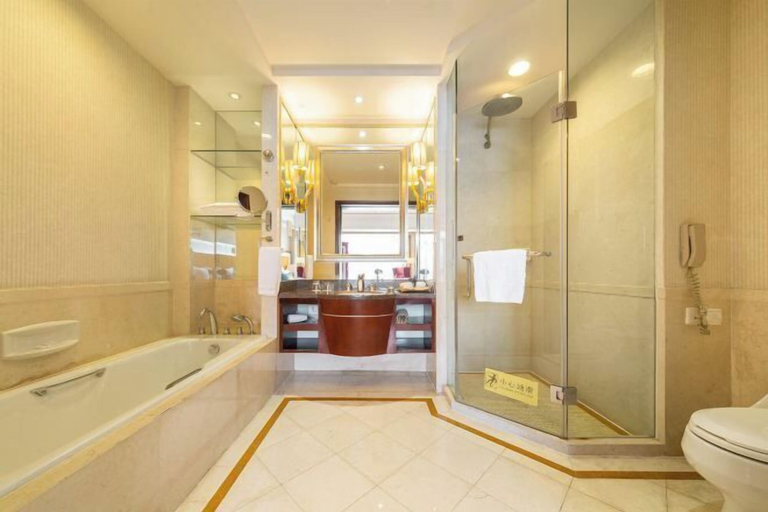 Bathroom 3, Times Holiday Hotel, Liupanshui