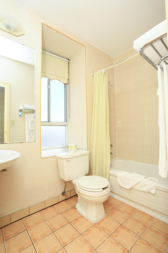 Bathroom 3, Royal Inn and Suites at Guelph, Wellington