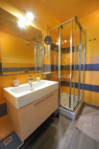 Bathroom 11