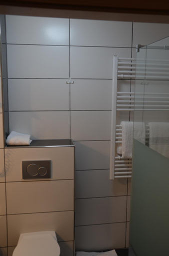 Bathroom 9