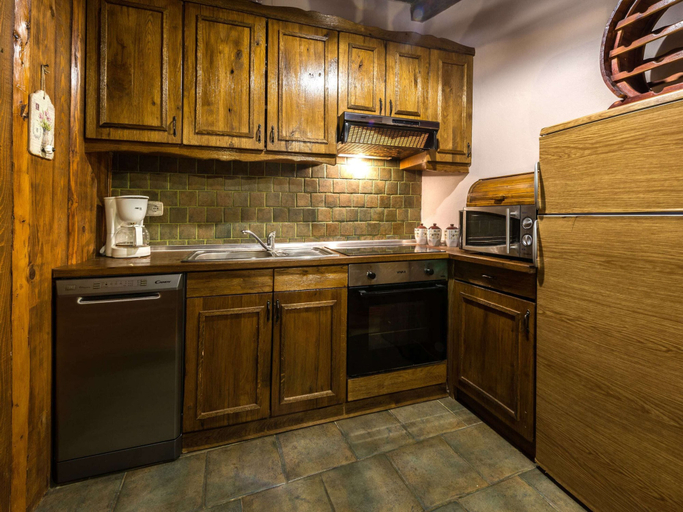 Others 4, Pet-friendly Holiday Home in Sukošan with Hot Tub, Sukošan